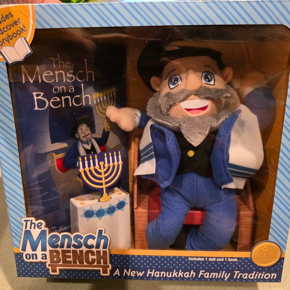 The Mensch on a Bench Hanukkah Family Tradition Set Moshe Plush and Book 9962